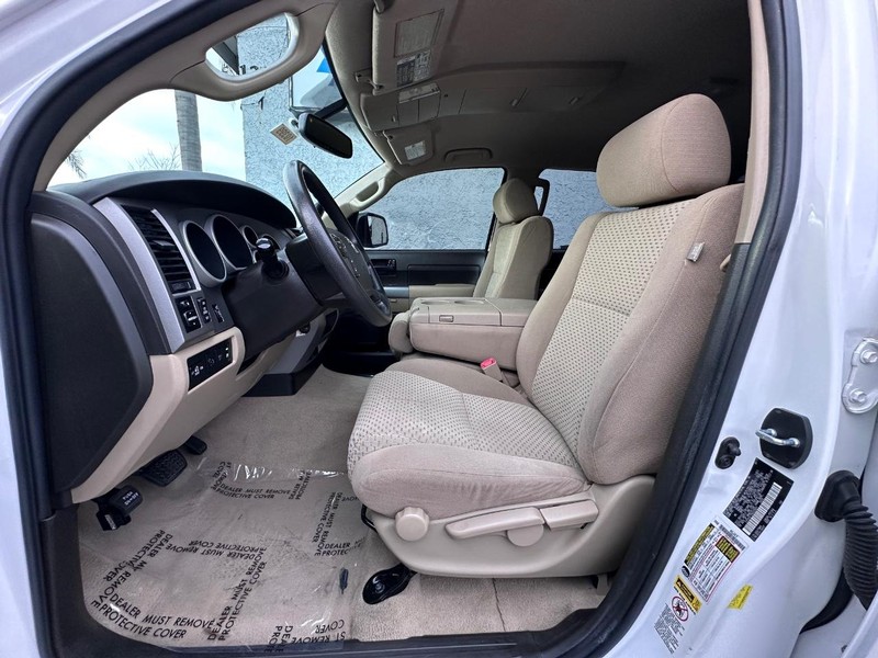 Toyota Tundra 4WD Truck Vehicle Full-screen Gallery Image 14