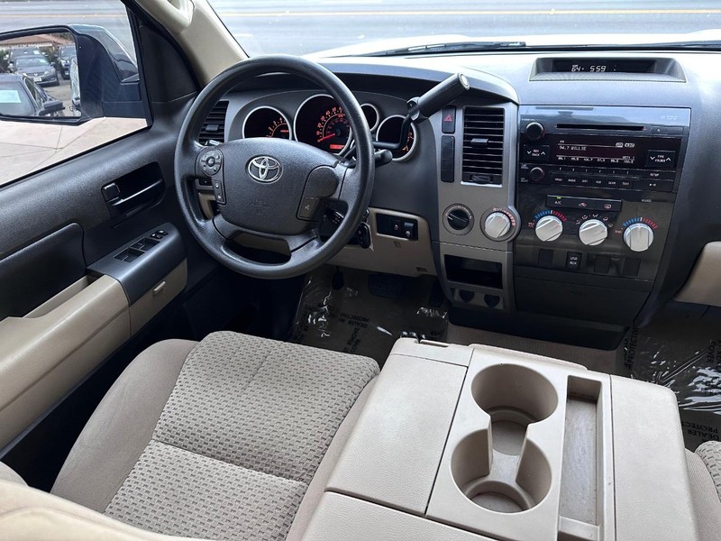 Toyota Tundra 4WD Truck Vehicle Full-screen Gallery Image 18