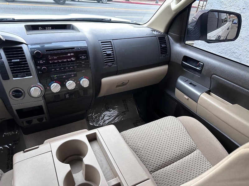 Toyota Tundra 4WD Truck Vehicle Full-screen Gallery Image 19