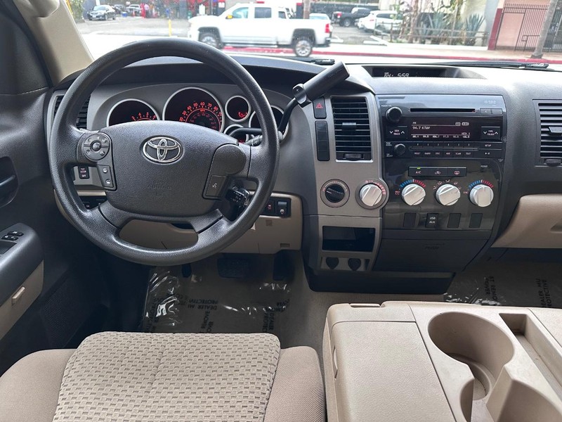 Toyota Tundra 4WD Truck Vehicle Full-screen Gallery Image 20
