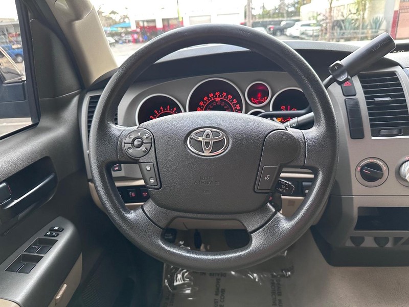 Toyota Tundra 4WD Truck Vehicle Full-screen Gallery Image 21