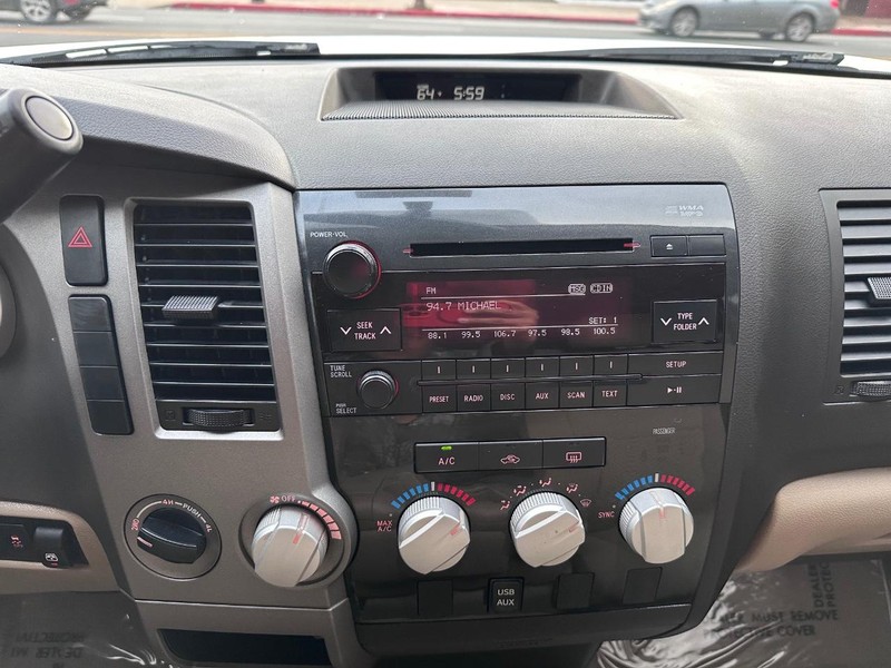 Toyota Tundra 4WD Truck Vehicle Full-screen Gallery Image 22