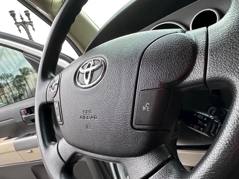 Toyota Tundra 4WD Truck Vehicle Full-screen Gallery Image 28