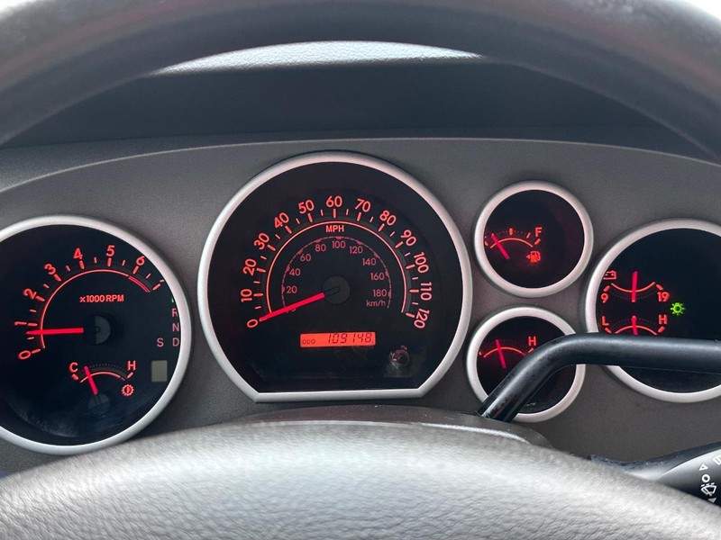 Toyota Tundra 4WD Truck Vehicle Full-screen Gallery Image 29