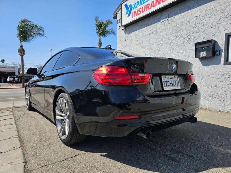 BMW 4 Series Vehicle Full-screen Gallery Image 03