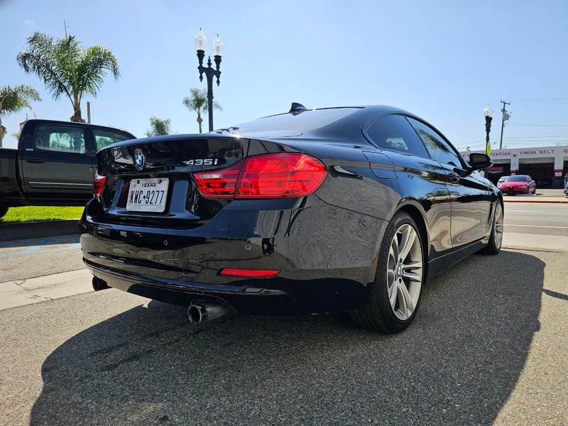 BMW 4 Series Vehicle Full-screen Gallery Image 05