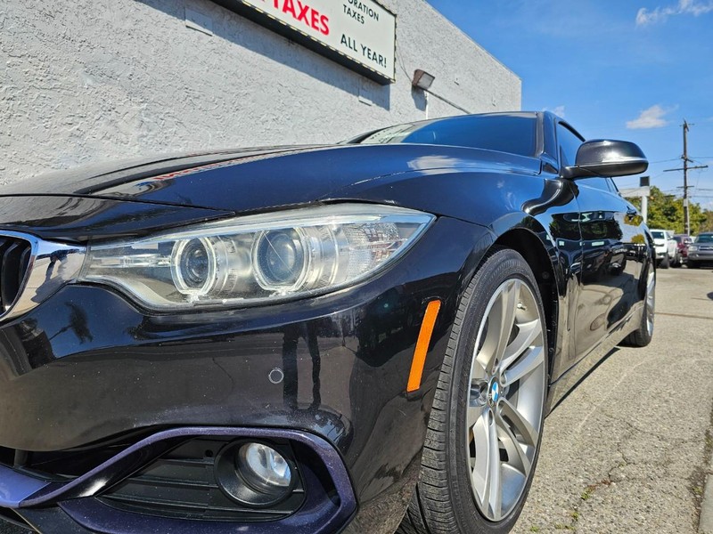 BMW 4 Series Vehicle Full-screen Gallery Image 09