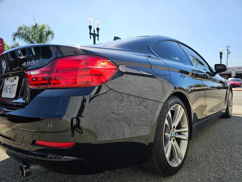 BMW 4 Series Vehicle Full-screen Gallery Image 11