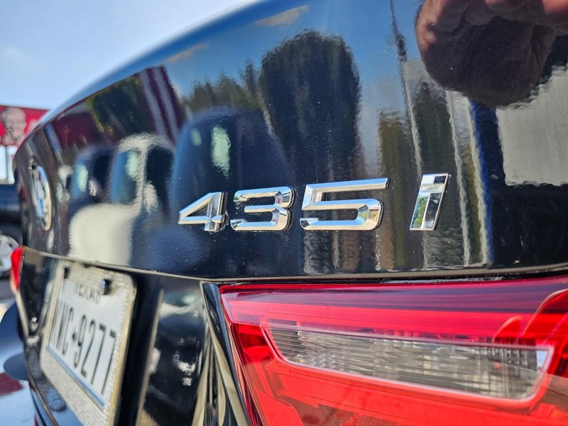 BMW 4 Series Vehicle Full-screen Gallery Image 13