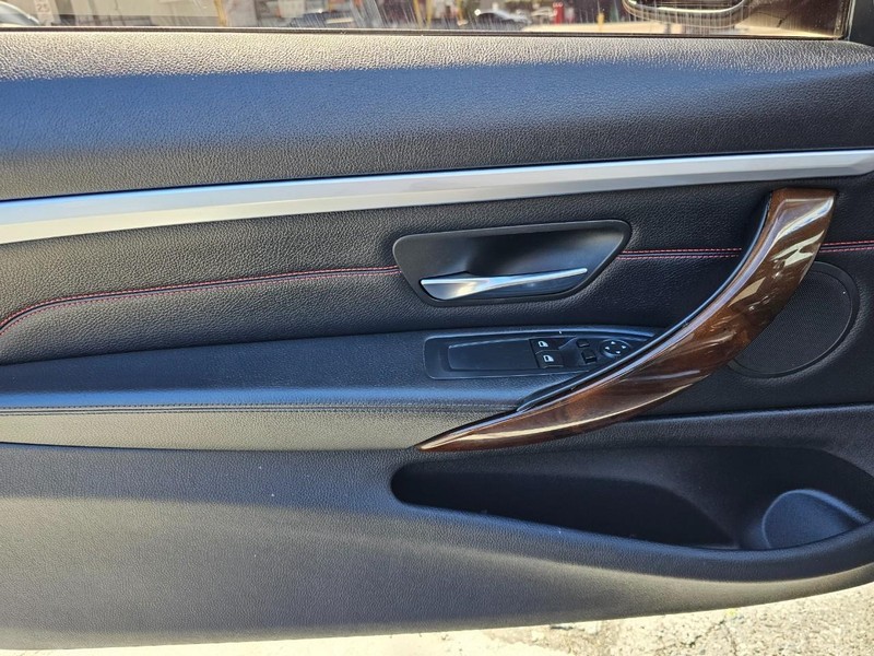 BMW 4 Series Vehicle Full-screen Gallery Image 15