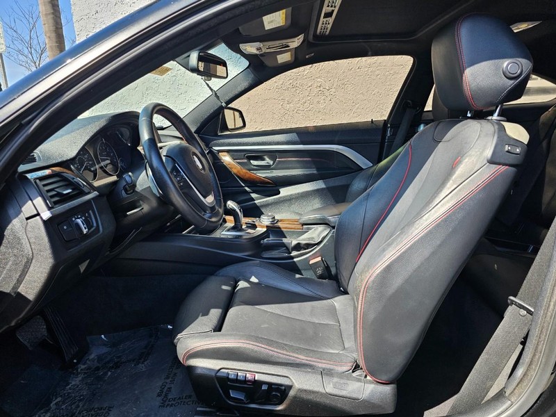 BMW 4 Series Vehicle Full-screen Gallery Image 16