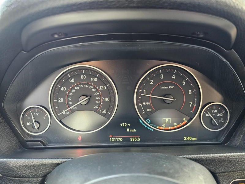 BMW 4 Series Vehicle Full-screen Gallery Image 18