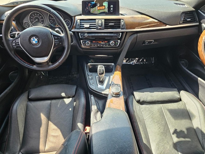 BMW 4 Series Vehicle Full-screen Gallery Image 20