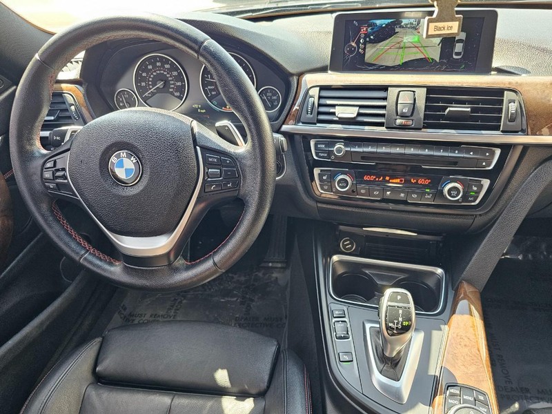 BMW 4 Series Vehicle Full-screen Gallery Image 21