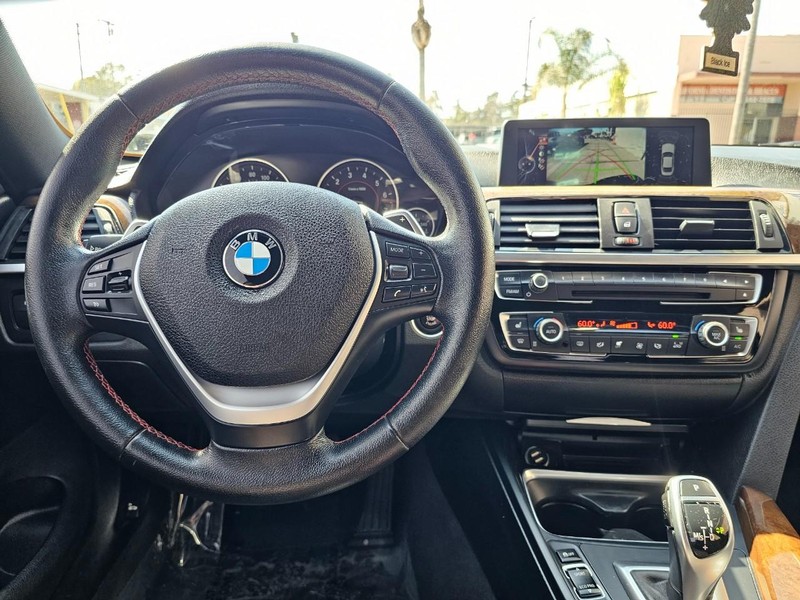 BMW 4 Series Vehicle Full-screen Gallery Image 23