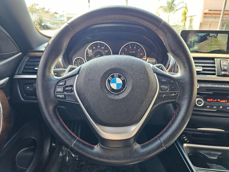 BMW 4 Series Vehicle Full-screen Gallery Image 24