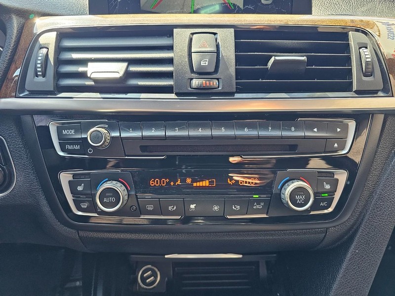 BMW 4 Series Vehicle Full-screen Gallery Image 25