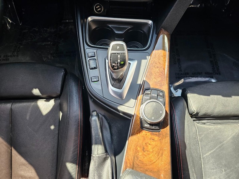 BMW 4 Series Vehicle Full-screen Gallery Image 26