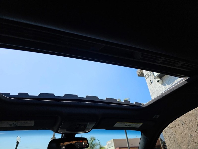 BMW 4 Series Vehicle Full-screen Gallery Image 28