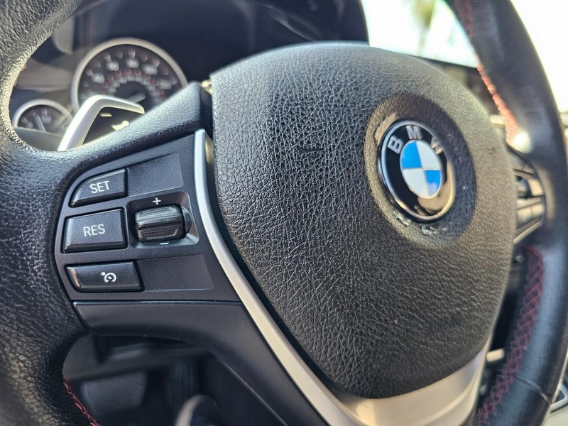 BMW 4 Series Vehicle Full-screen Gallery Image 29