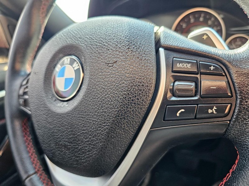 BMW 4 Series Vehicle Full-screen Gallery Image 30