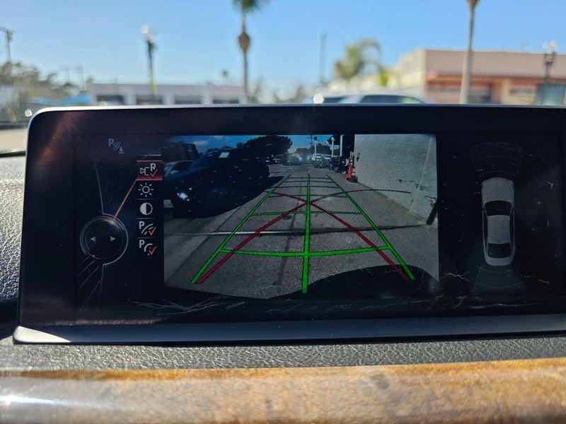 BMW 4 Series Vehicle Full-screen Gallery Image 31