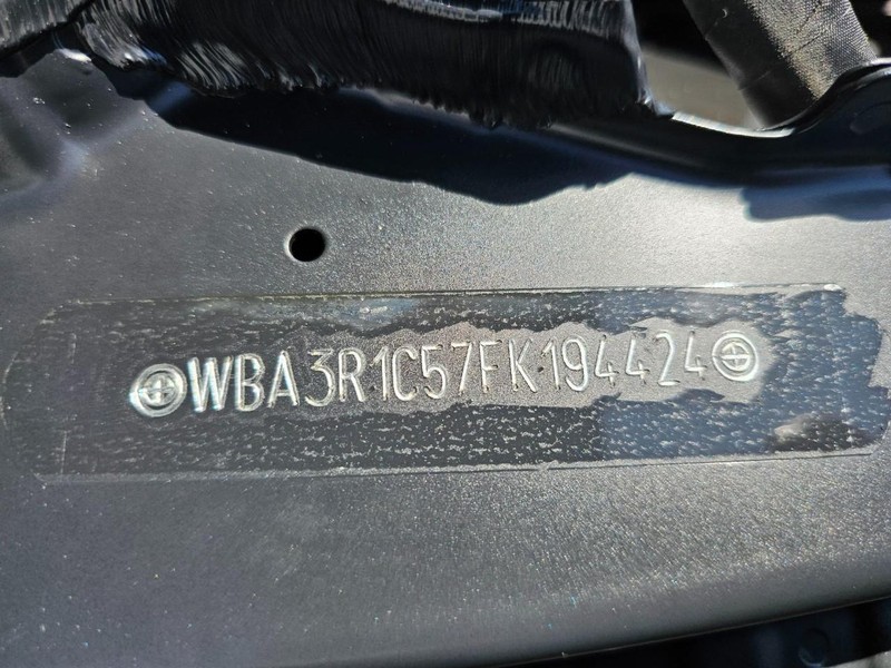 BMW 4 Series Vehicle Full-screen Gallery Image 35