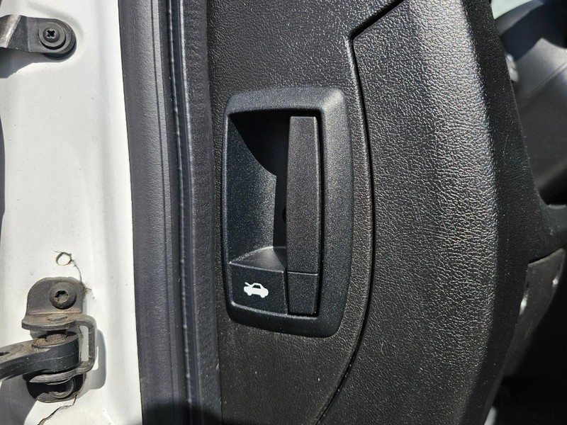 Ram ProMaster Cargo Van Vehicle Full-screen Gallery Image 16