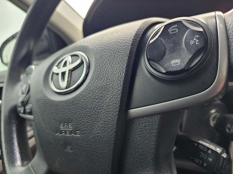 Toyota Camry Vehicle Full-screen Gallery Image 18