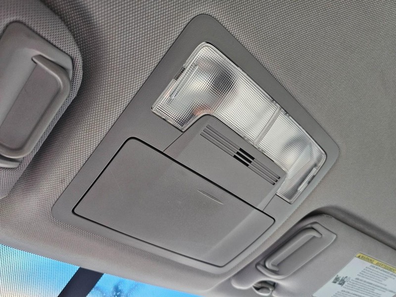 Toyota Camry Vehicle Full-screen Gallery Image 27