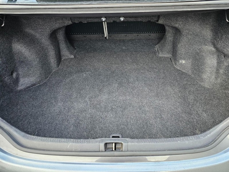 Toyota Camry Vehicle Full-screen Gallery Image 29