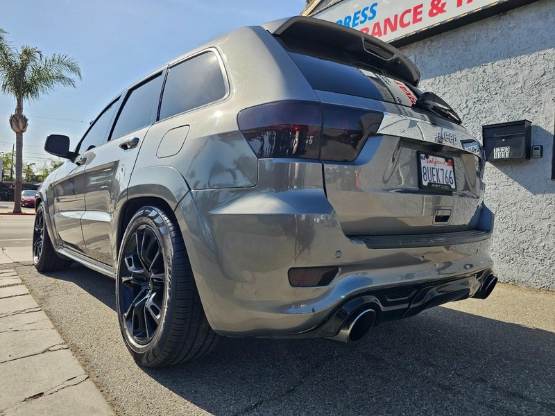 Jeep Grand Cherokee Vehicle Full-screen Gallery Image 03