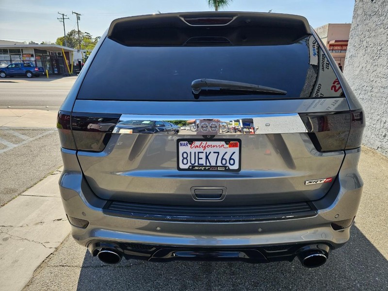 Jeep Grand Cherokee Vehicle Full-screen Gallery Image 04