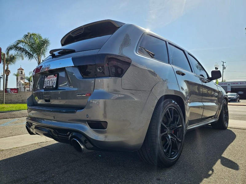 Jeep Grand Cherokee Vehicle Full-screen Gallery Image 05