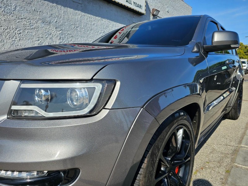 Jeep Grand Cherokee Vehicle Full-screen Gallery Image 09