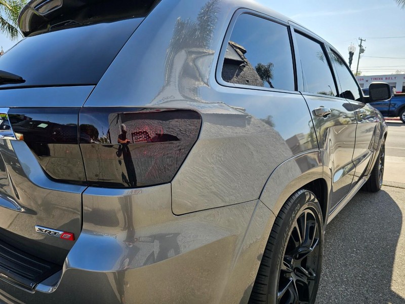 Jeep Grand Cherokee Vehicle Full-screen Gallery Image 11