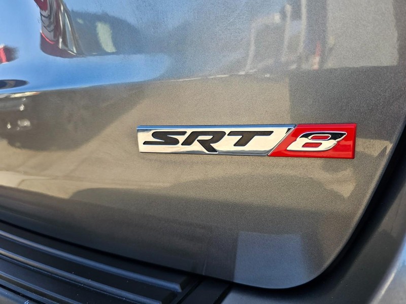 Jeep Grand Cherokee Vehicle Full-screen Gallery Image 12