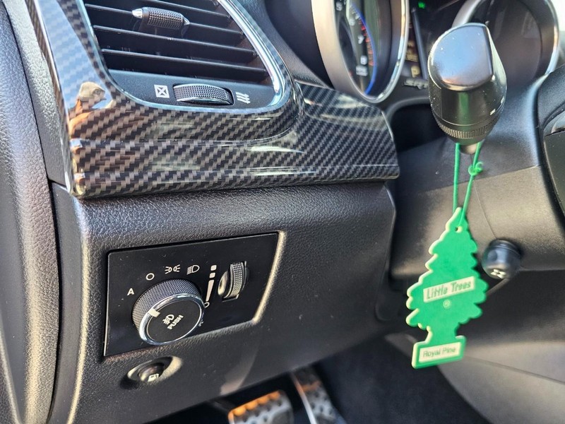 Jeep Grand Cherokee Vehicle Full-screen Gallery Image 18