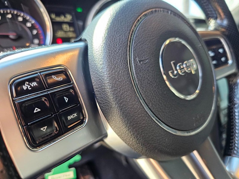 Jeep Grand Cherokee Vehicle Full-screen Gallery Image 19