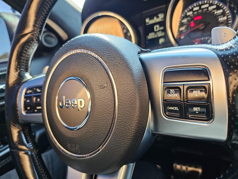 Jeep Grand Cherokee Vehicle Full-screen Gallery Image 20