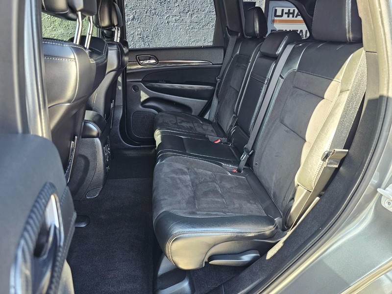 Jeep Grand Cherokee Vehicle Full-screen Gallery Image 22