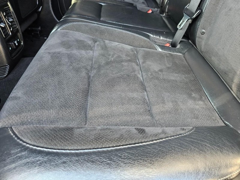 Jeep Grand Cherokee Vehicle Full-screen Gallery Image 23