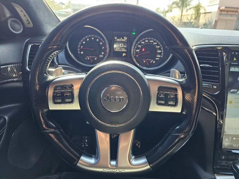 Jeep Grand Cherokee Vehicle Full-screen Gallery Image 26