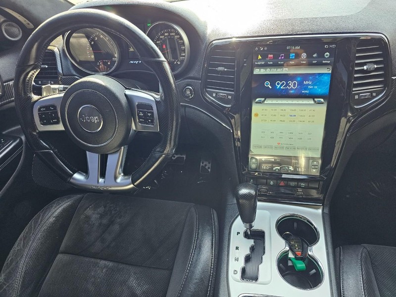 Jeep Grand Cherokee Vehicle Full-screen Gallery Image 27