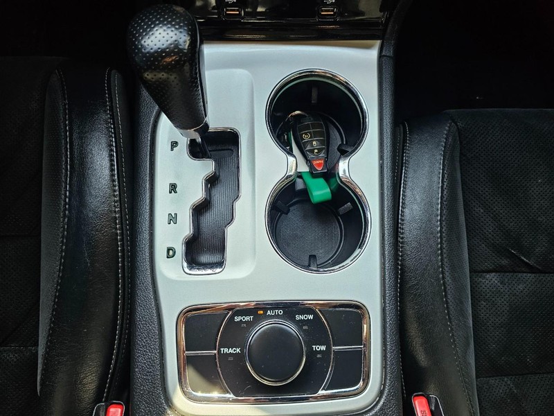 Jeep Grand Cherokee Vehicle Full-screen Gallery Image 30