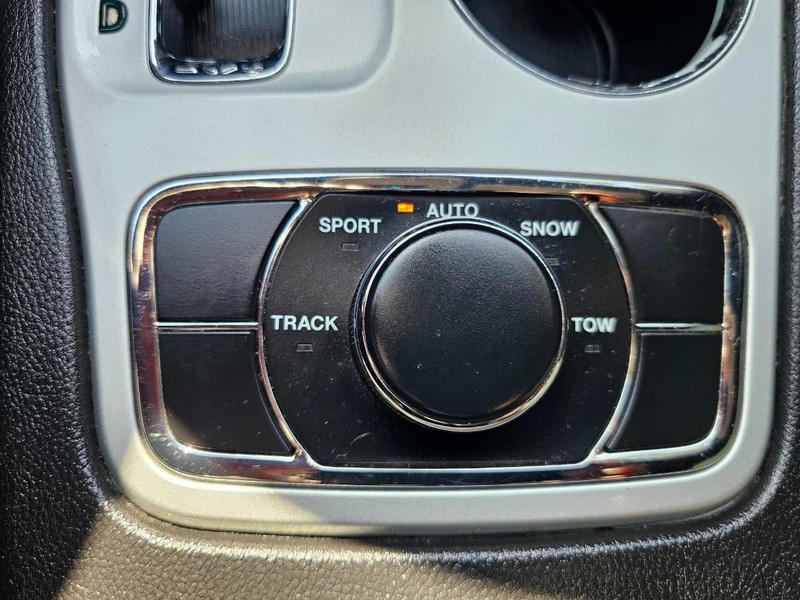 Jeep Grand Cherokee Vehicle Full-screen Gallery Image 31