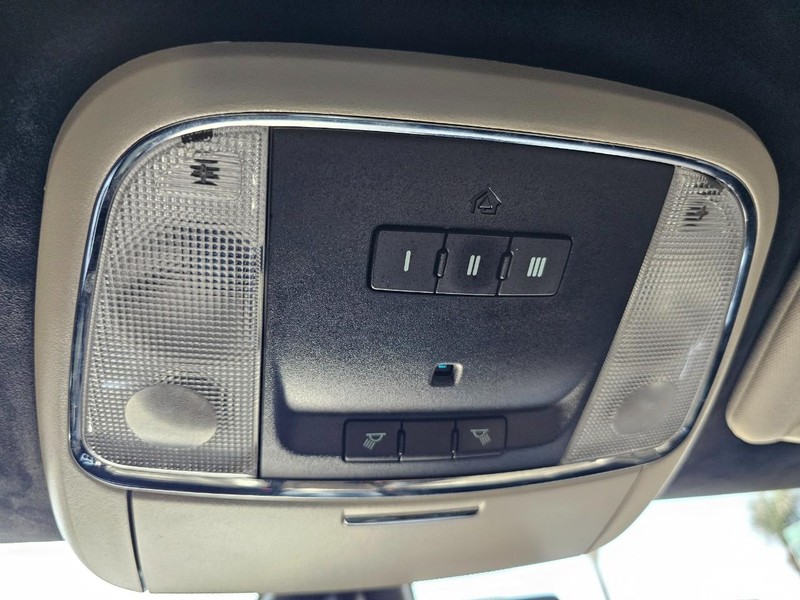 Jeep Grand Cherokee Vehicle Full-screen Gallery Image 32