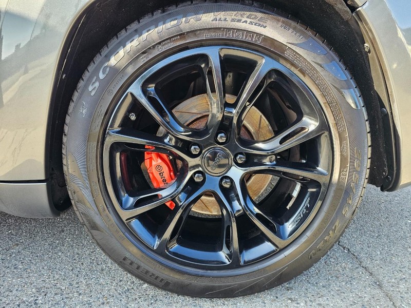 Jeep Grand Cherokee Vehicle Full-screen Gallery Image 33