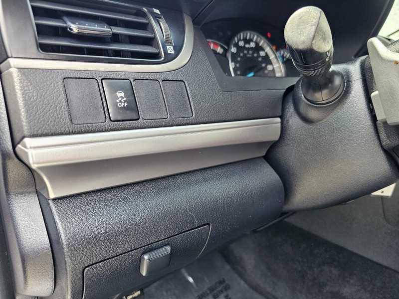 Toyota Camry Vehicle Full-screen Gallery Image 13