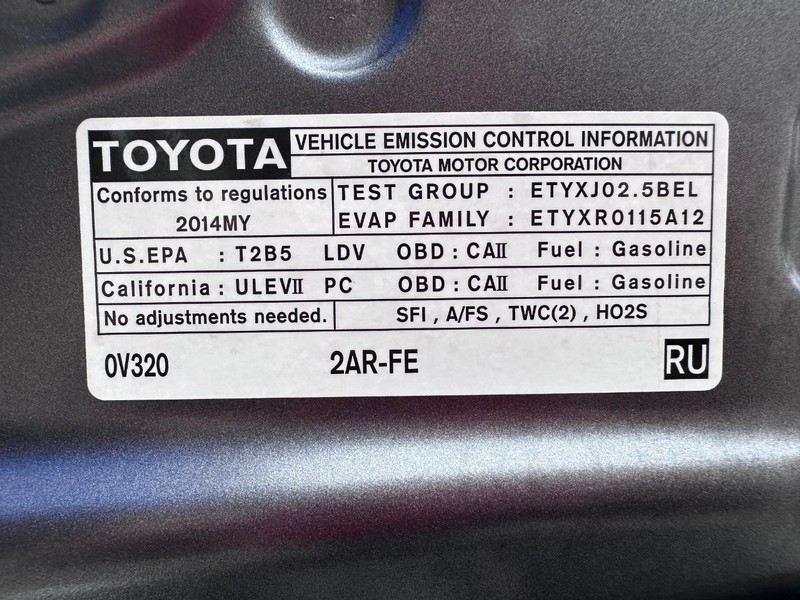 Toyota Camry Vehicle Full-screen Gallery Image 28